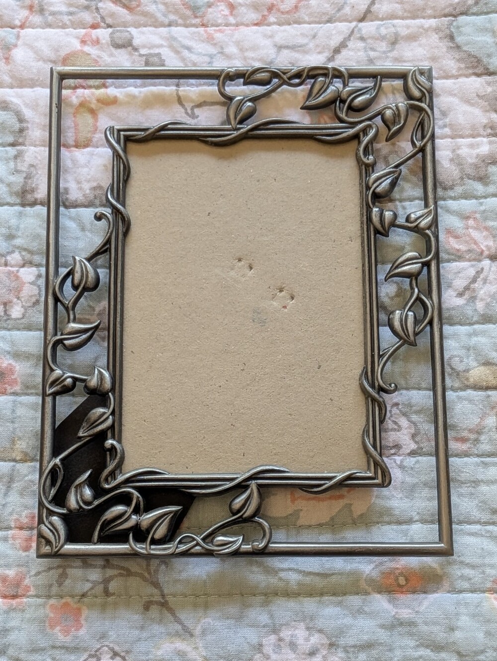 Decorative Silver Tone Leaf Photo Frame Home Accents Vines Modern Metal 3 X 5